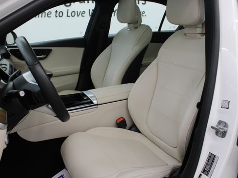 Used 2025 Mercedes-Benz C 300 image 10