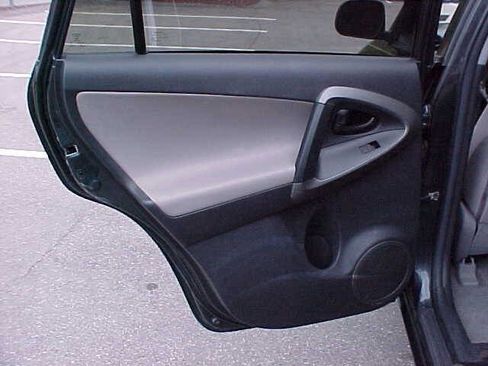 Used 2009 Toyota RAV4 LE image 16