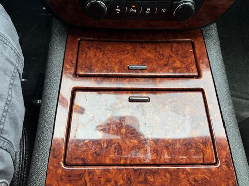 Used 2013 Chevrolet Avalanche LTZ image 23