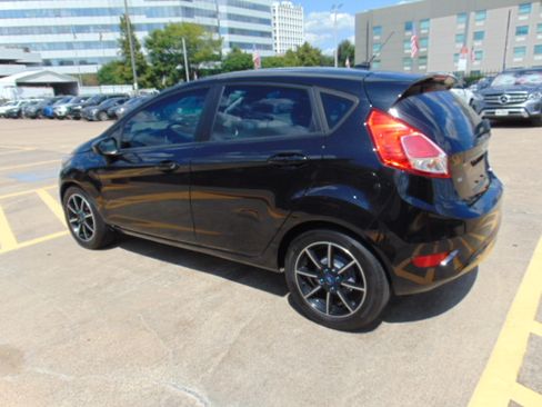 Used 2015 Ford Fiesta SE image 6