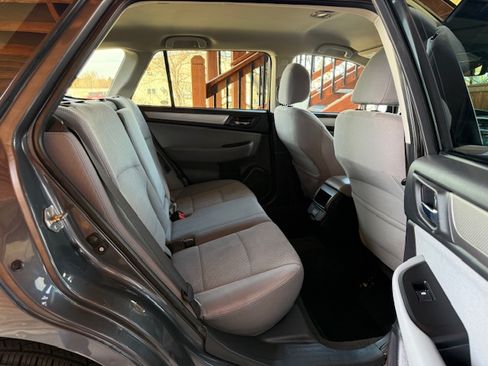 Used 2018 Subaru Outback 2.5i Premium image 19