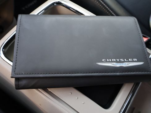 Used 2016 Chrysler Town & Country Touring image 36