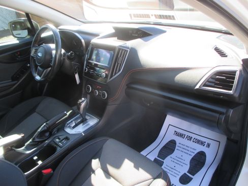 Used 2021 Subaru Crosstrek 2.0i Premium image 3