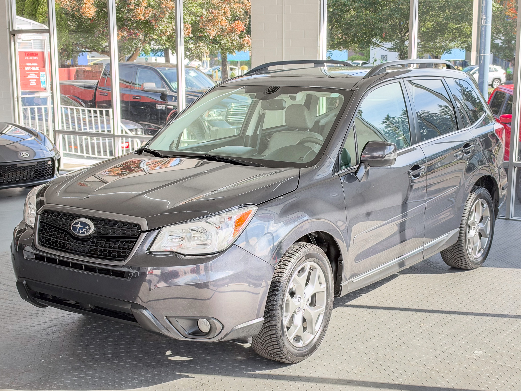 Used 2015 Subaru Forester 2.5i Touring AWD/4WD image 3