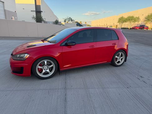 Used 2017 Volkswagen GTI Sport image 3