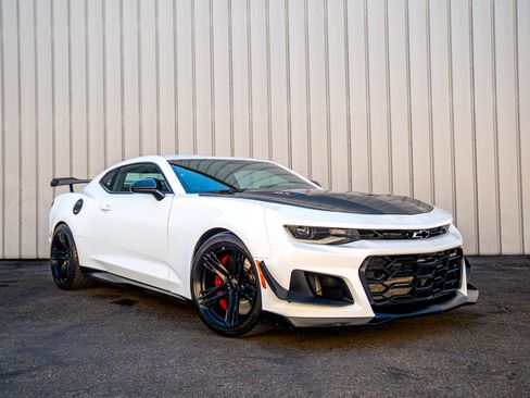 Used 2020 Chevrolet Camaro ZL1 image 2