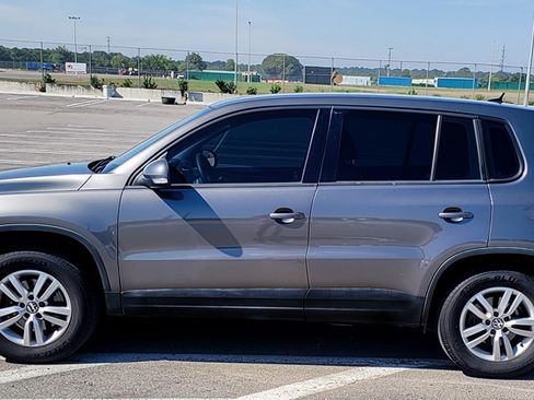 Used 2012 Volkswagen Tiguan S image 6