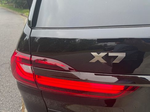 Used 2021 BMW X7 M50i image 8