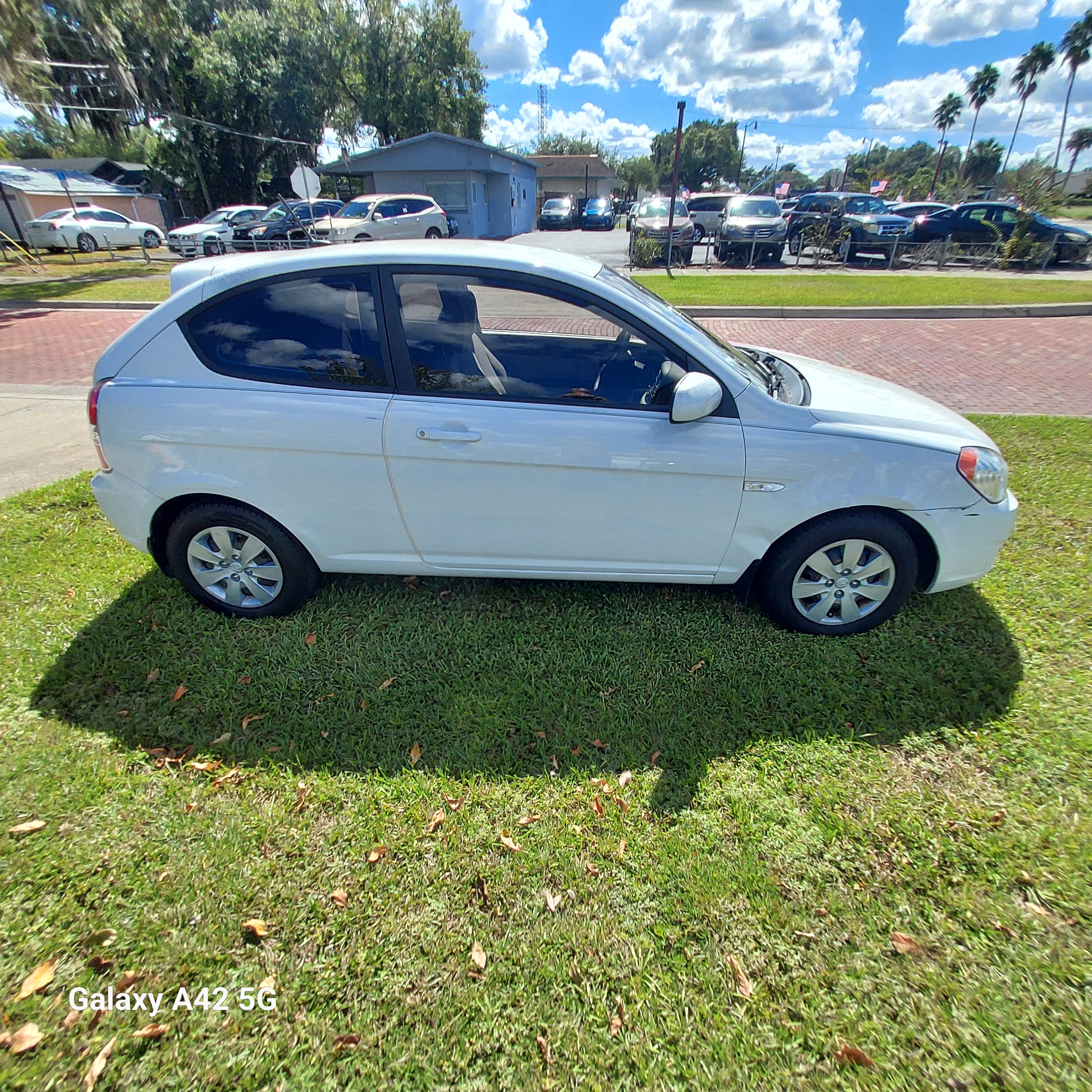 Used 2010 Hyundai Accent Hatchback FWD image 4