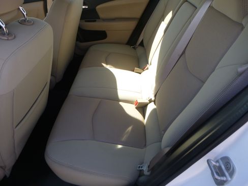 Used 2011 Dodge Avenger Mainstreet FWD image 15