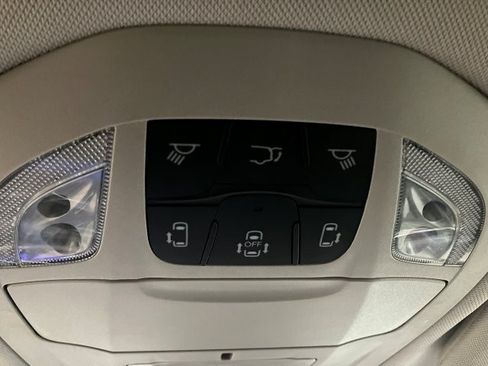 Used 2024 Chrysler Pacifica Touring-L image 16