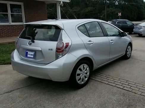 Used 2013 Toyota Prius C One Hatchback 4D FWD image 5