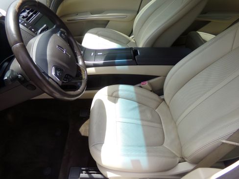 Used 2015 Lincoln MKZ image 11