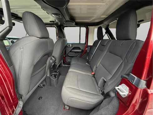 Used 2022 Jeep Wrangler Unlimited Sahara image 35