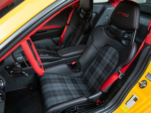 Used 2018 Porsche 911 GT2 RS image 19