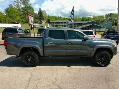 Used 2019 Toyota Tacoma 4x4 Double Cab SR5 image 1