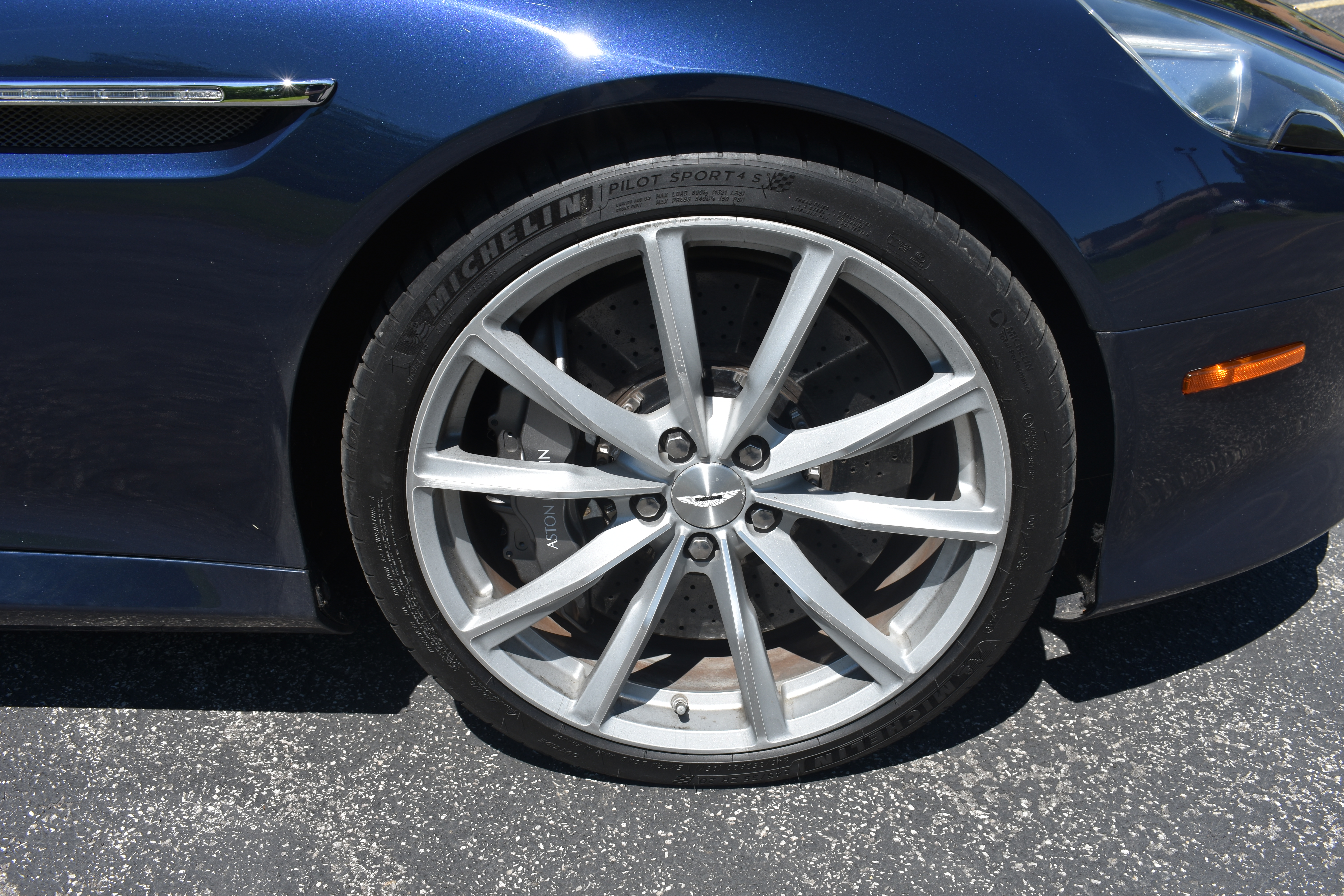 Used 2016 Aston Martin DB9 GT Volante RWD image 47