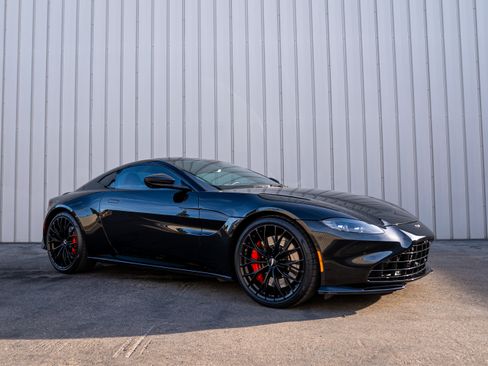 Used 2022 Aston Martin V8 Vantage image 3