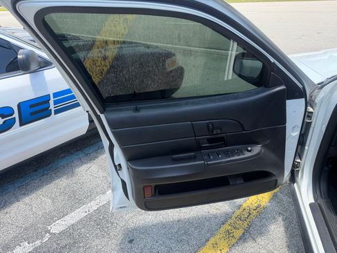 Used 2010 Ford Crown Victoria Police Interceptor RWD image 12