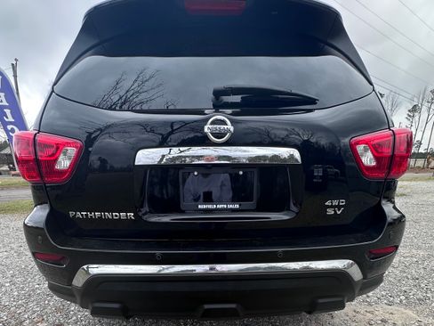 Used 2019 Nissan Pathfinder SE image 3