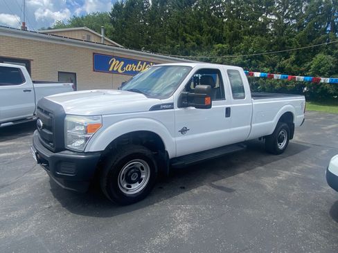 Used 2014 Ford F250 4x4 SuperCab Super Duty image 2