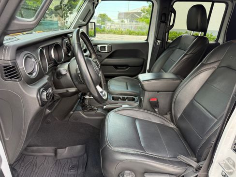 Used 2021 Jeep Gladiator Overland AWD/4WD image 11