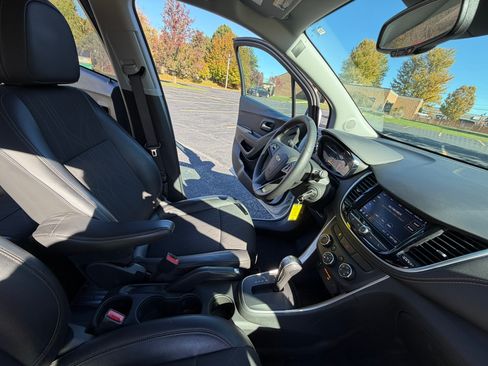 Used 2022 Chevrolet Trax LT image 24