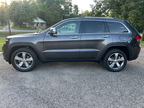 Used 2020 Jeep Grand Cherokee 4WD Limited image 2