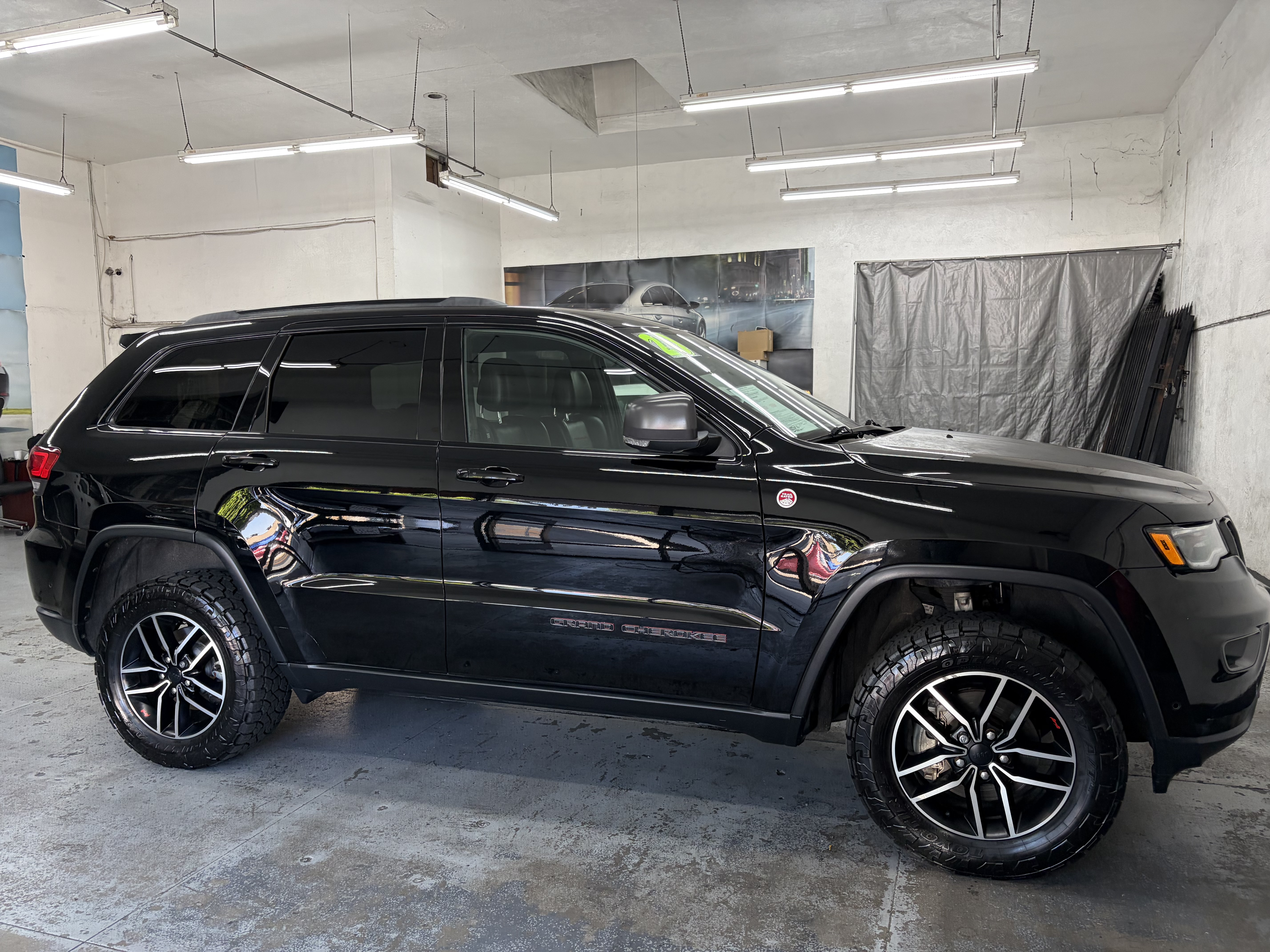 Used 2020 Jeep Grand Cherokee 4WD Trailhawk image 3