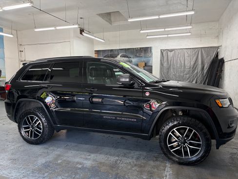 Used 2020 Jeep Grand Cherokee 4WD Trailhawk image 3