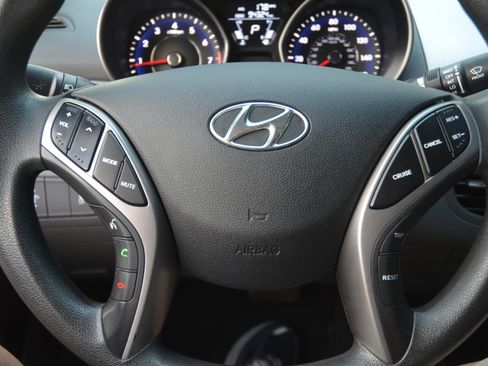 Used 2013 Hyundai Elantra GLS FWD image 12