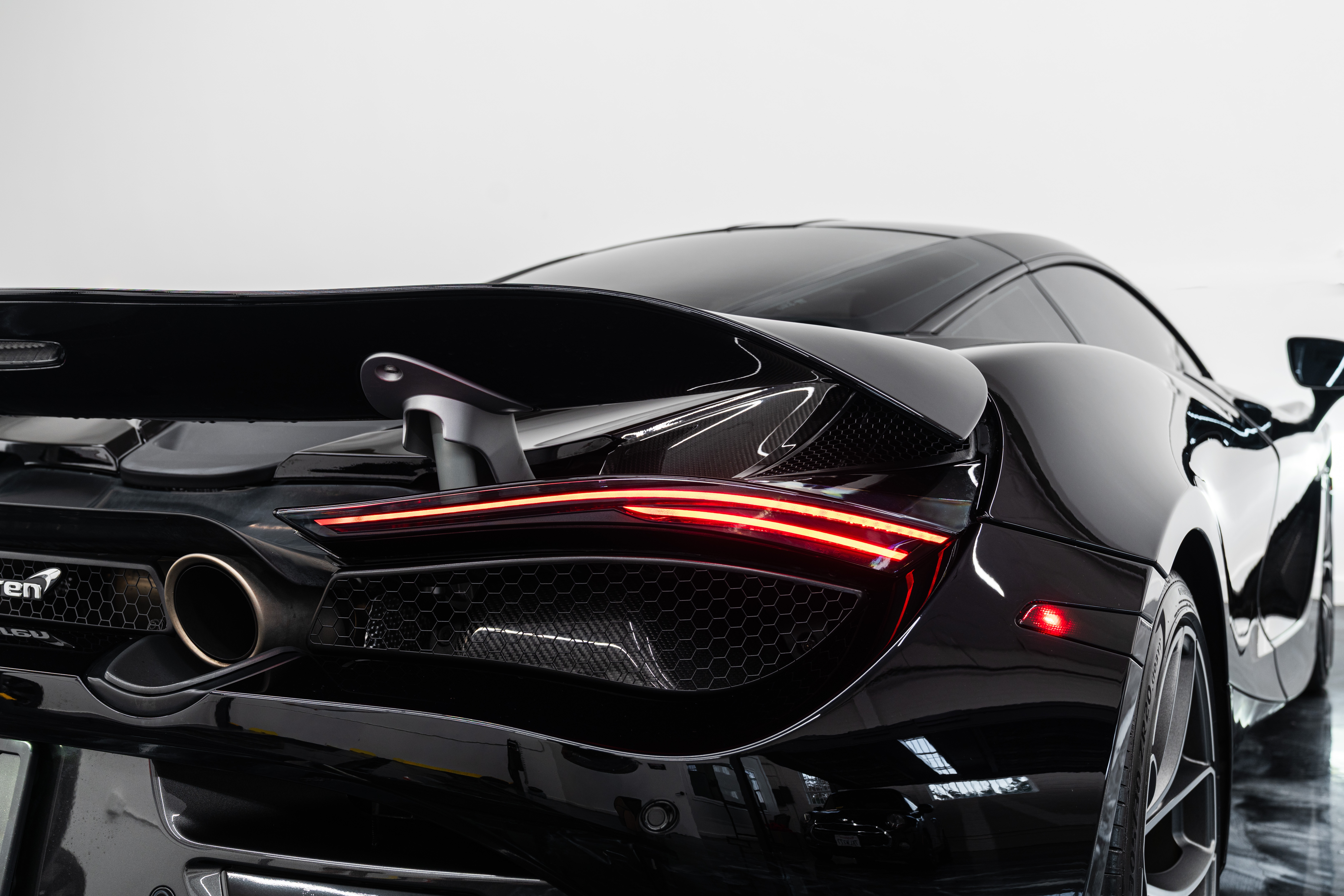 Used 2021 McLaren 720S Performance RWD image 20