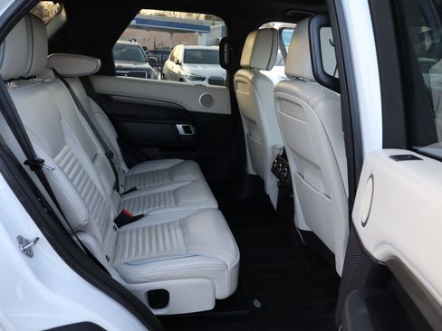 Used 2018 Land Rover Discovery HSE Luxury image 17