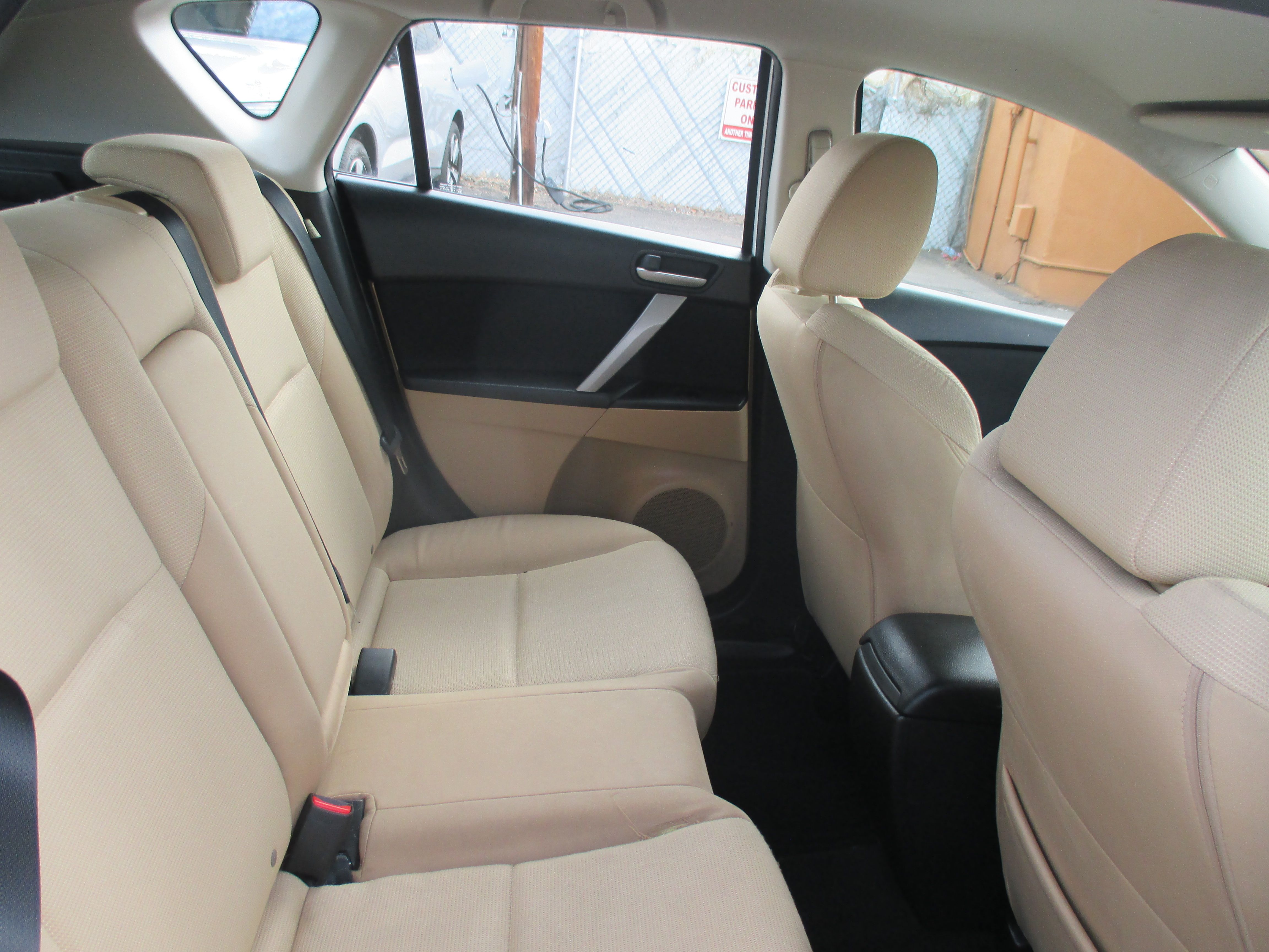 Used 2010 MAZDA MAZDA3 s Hatchback FWD image 12