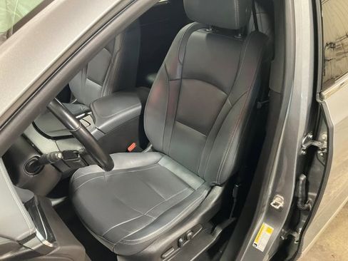 Used 2023 Buick Enclave Essence image 8