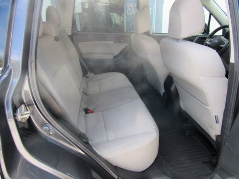 Used 2017 Subaru Forester 2.5i Premium image 17