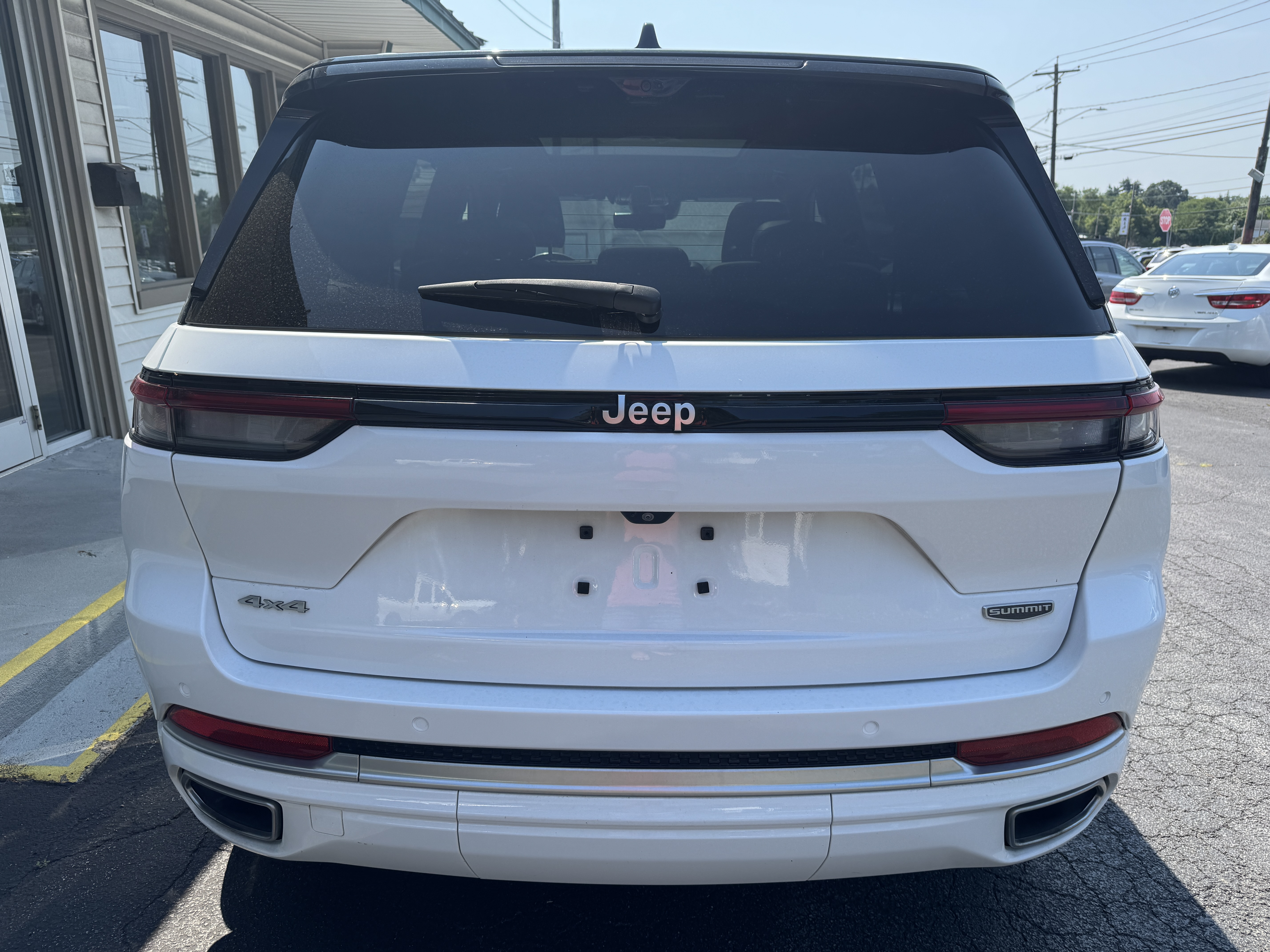 Used 2022 Jeep Grand Cherokee 4WD Summit image 5