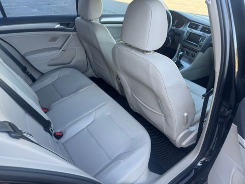 Used 2015 Volkswagen Golf TDI S image 15