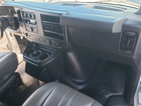 Used 2021 Chevrolet Express 2500 image 16