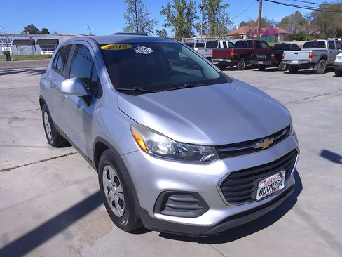 Used 2018 Chevrolet Trax LS image 1