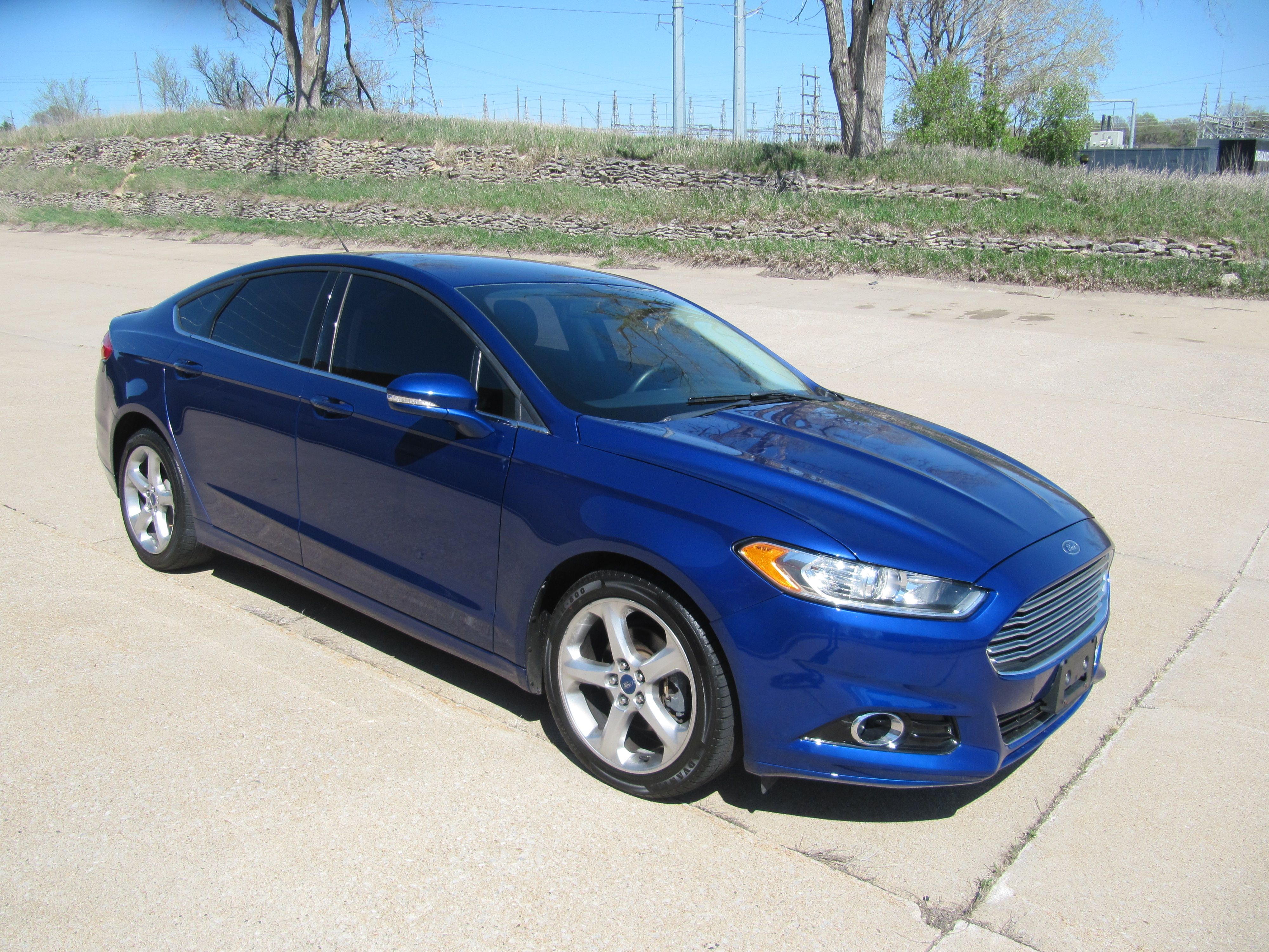 Used 2015 Ford Fusion SE FWD image 1