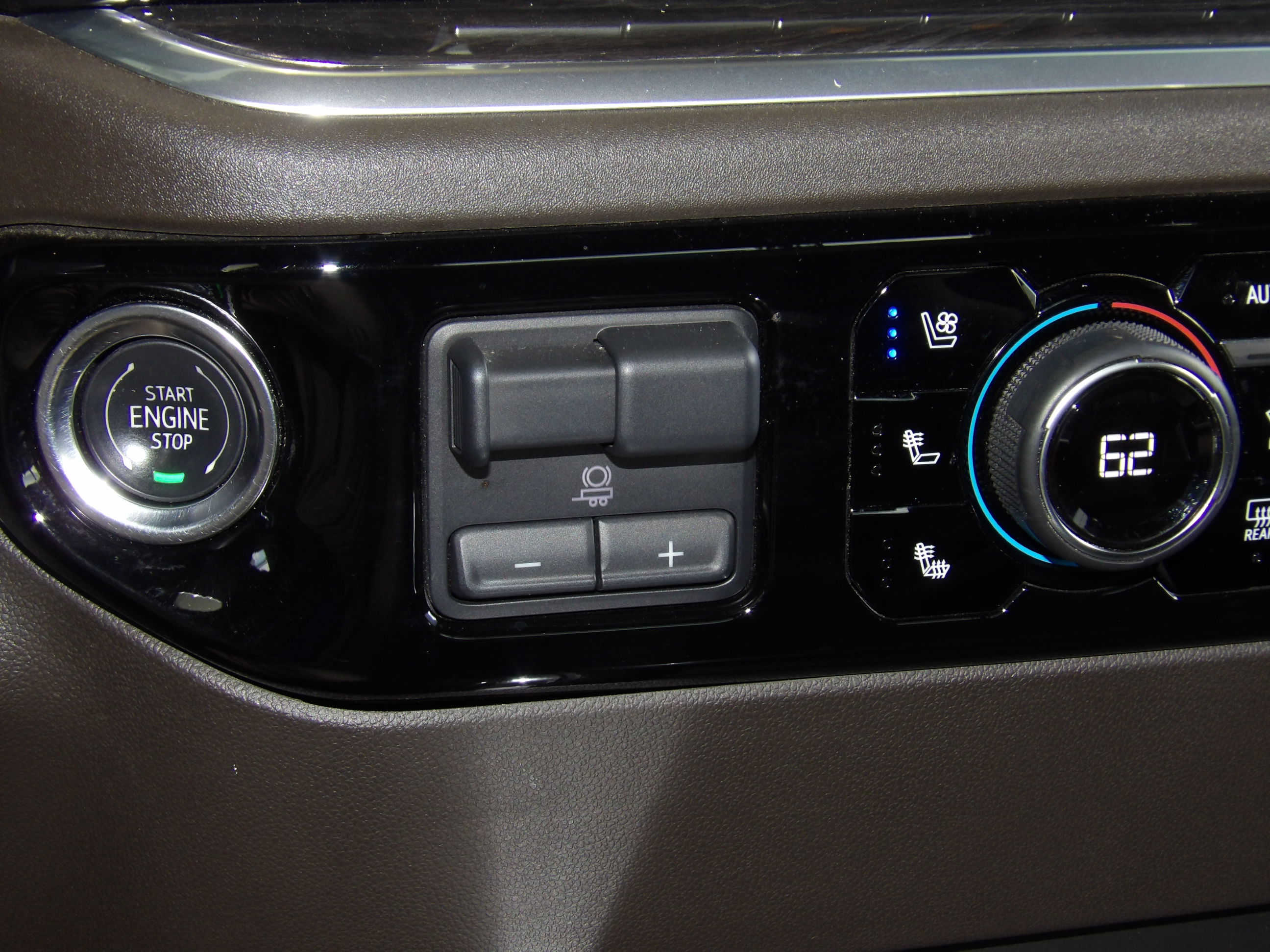 Used 2025 Chevrolet Silverado 3500 4x4 Crew Cab LTZ image 7