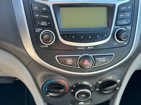 Used 2012 Hyundai Accent GLS image 13