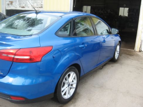 Used 2015 Ford Focus SE Sedan FWD image 4