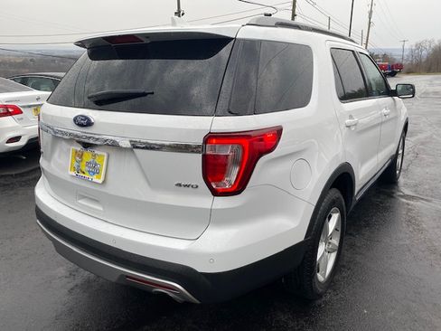 Used 2017 Ford Explorer 4WD XLT image 6
