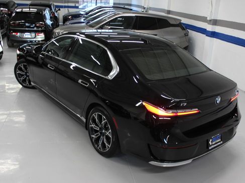 Used 2024 BMW i7 xDrive60 AWD/4WD image 15