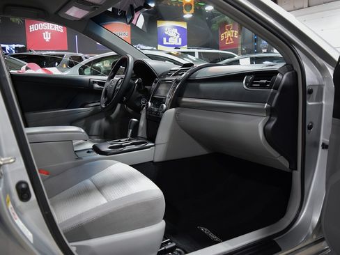 Used 2013 Toyota Camry LE image 19