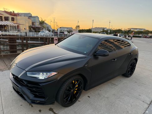 Used 2020 Lamborghini Urus image 3