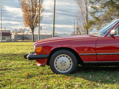 Used 1987 Mercedes-Benz 560 SL image 17