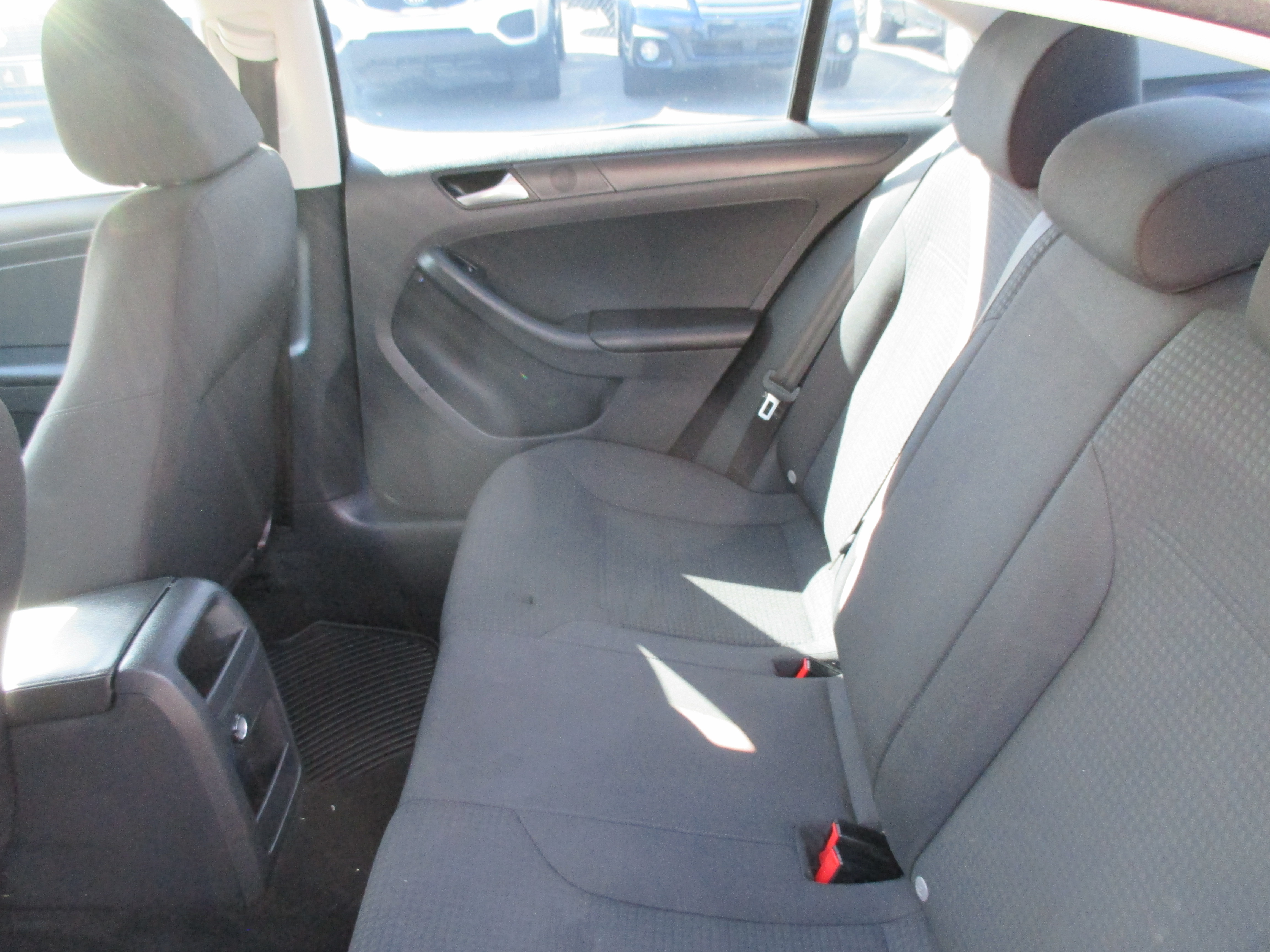 Used 2015 Volkswagen Jetta SE Sedan 4D FWD image 9